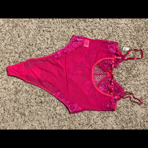 Akira Gisele Lace Bodysuit - Picture 4 of 4